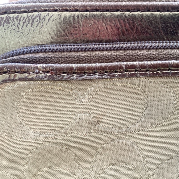 Coach Double Zip Wrist Strap Signature Canvas Envelope Wallet - Picture 8 of 8